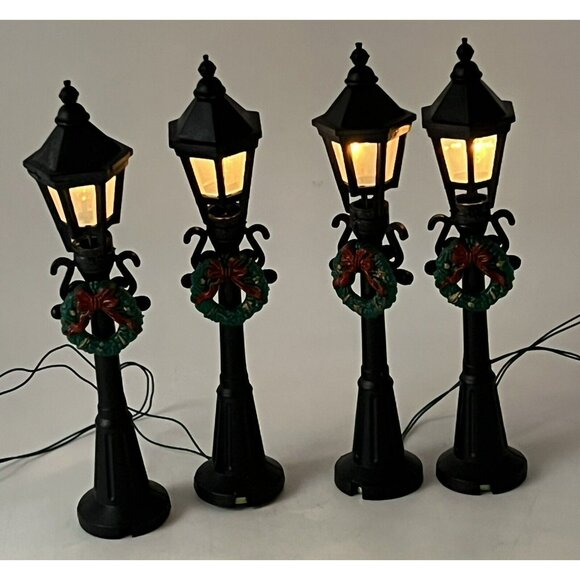 Trim A Home Battery Powered Lighted Lamp Posts Christmas Village Accessory 4.5" - Picture 1 of 10
